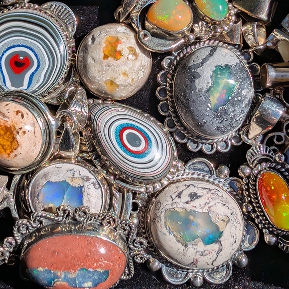 Pendants LIVE LISTING - Picture 3 of 8